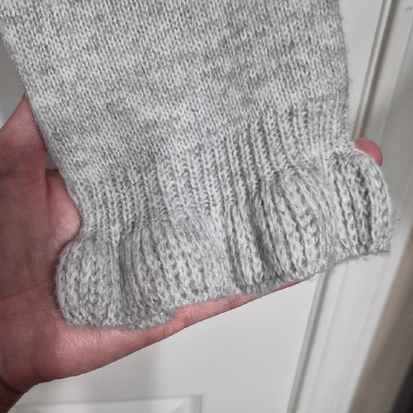 Brand Unknown Light Gray Cardigan Button With Scalloped Edge Sweater Size S NWOT - Picture 4 of 9